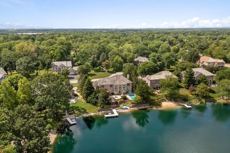 28951 Forest Lake Lane, Libertyville, Illinois, United States. - Photo 6