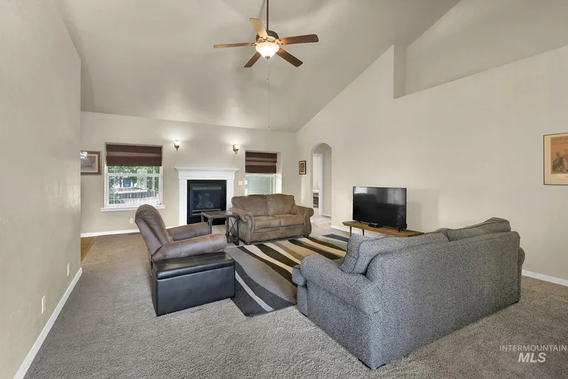 2025 N 6th E, Mountain Home, ID 83647, Mountain Home, Idaho, United States. - Photo 18