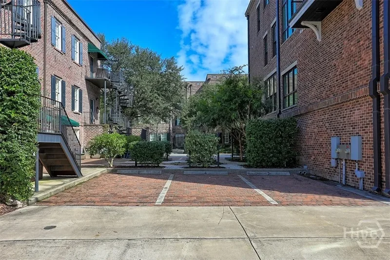 407 E McDonough Street, Savannah, Georgia, United States. - Photo 68