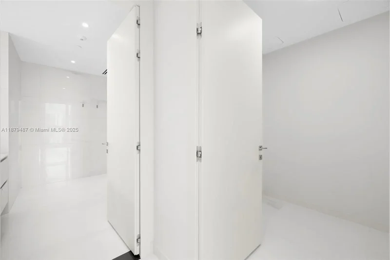 300 Biscayne Blvd Way, #2409, Miami, FL, 33131, USA, Miami, Florida, United States. - Photo 52