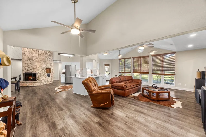 17002 Bobcat Trail, Houston, Texas, United States. - Photo 2