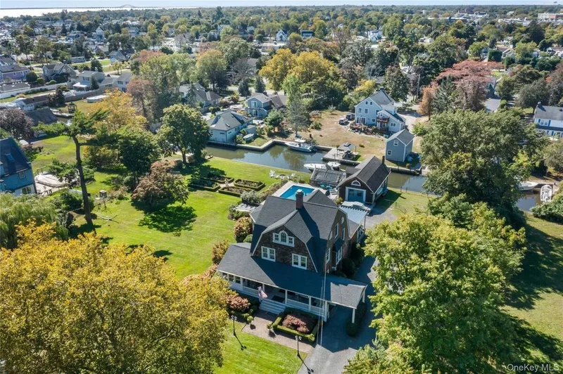 28 S Montgomery Avenue, Bay Shore, New York, United States. - Photo 35