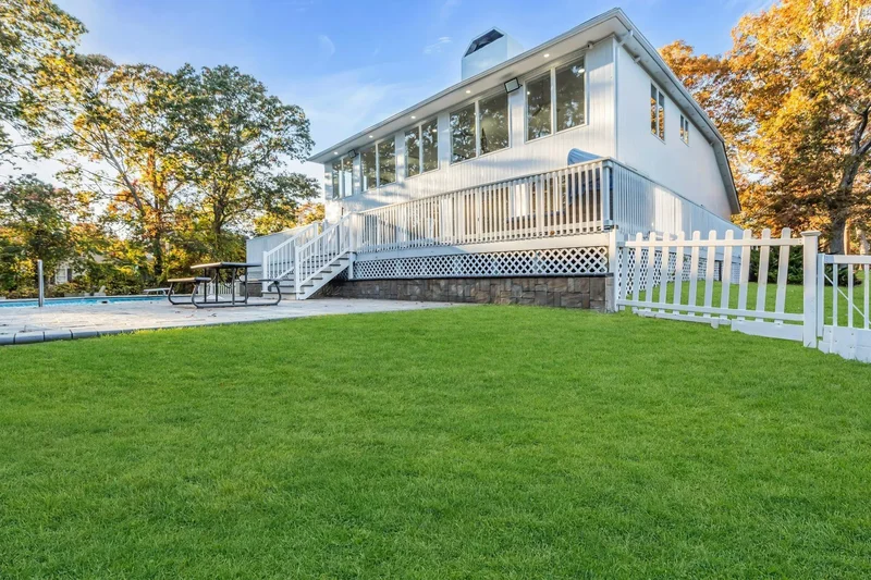 19 Bay Woods Dr, Hampton Bays, New York, United States. - Photo 19