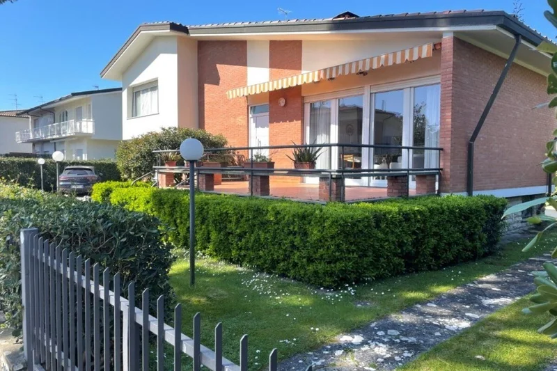 Single Villa for Sale in Pietrasanta - Marina Di Pietrasanta - Ref: 1504G