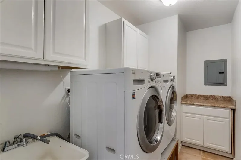 735 Ultimo, Signal Hill, California, United States. - Photo 47