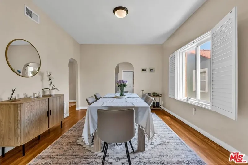 1073 S Mansfield Avenue, Los Angeles, California, United States. - Photo 15