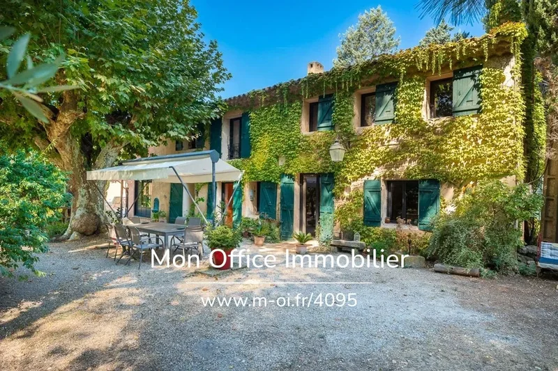 Référence : 5944-SJO. - Magnifique Mas de 1739 aux portes d'Aix-en-Provence - piscine- terrain plat