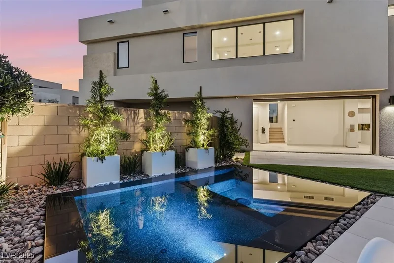 4022 Heron Fairway Drive, Las Vegas, Nevada, United States. - Photo 2