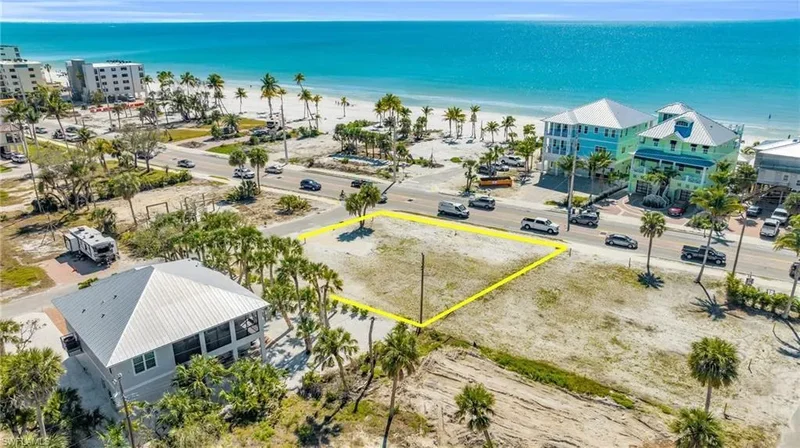 111 Coconut DR, Fort Myers Beach, Florida, United States. - Photo 16