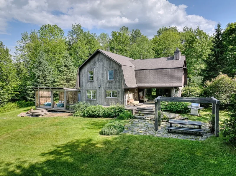 50 Rue de la Colline, Bromont, Quebec, Canada. - Photo 1
