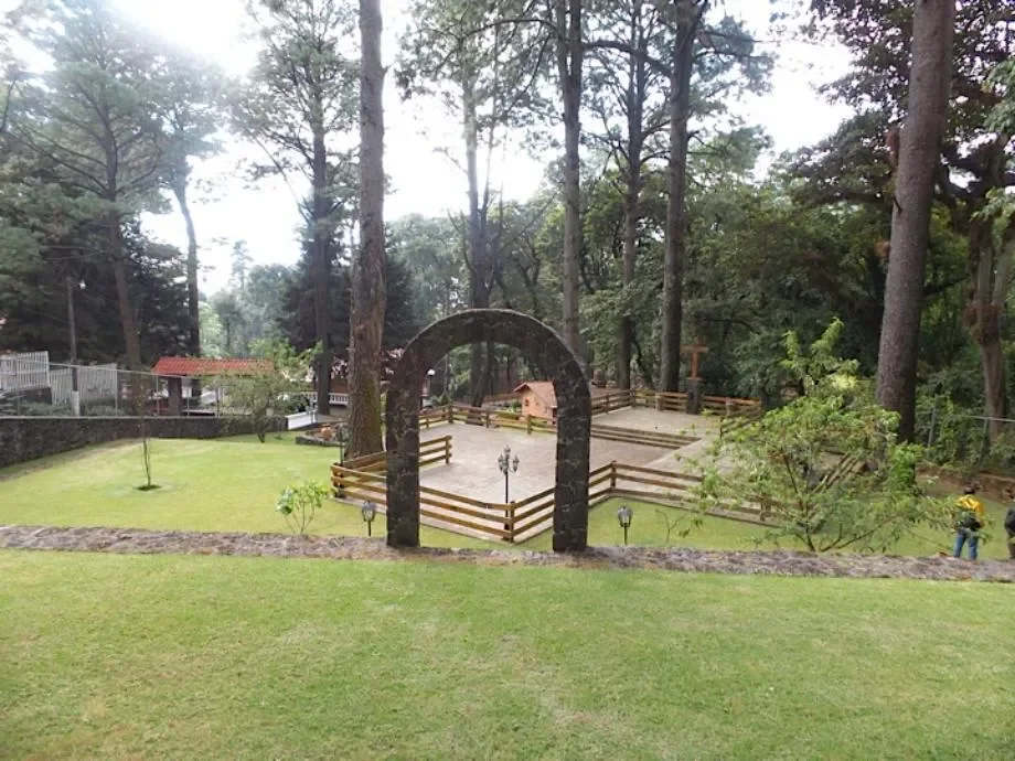 Exterior photo 6