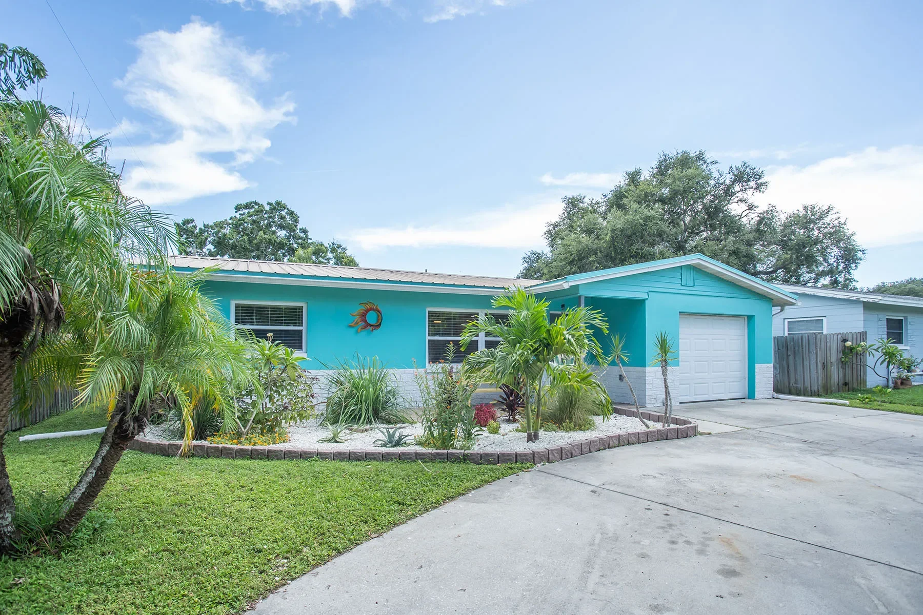 Exterior photo 7