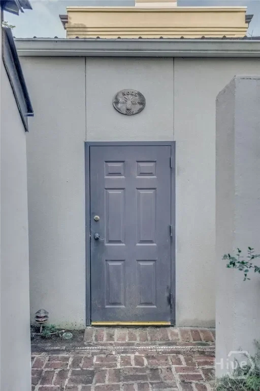 Exterior photo 6