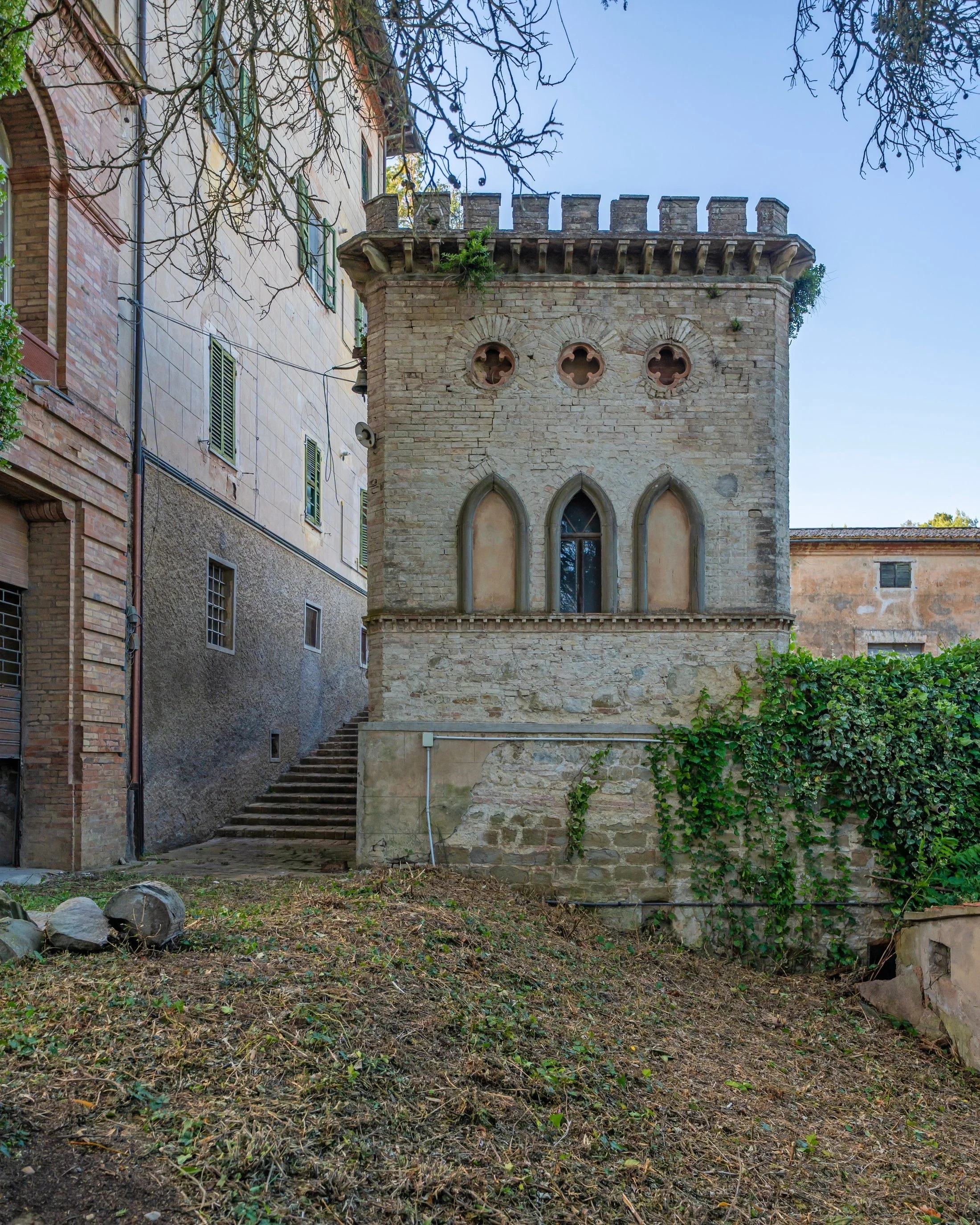 Exterior photo 6