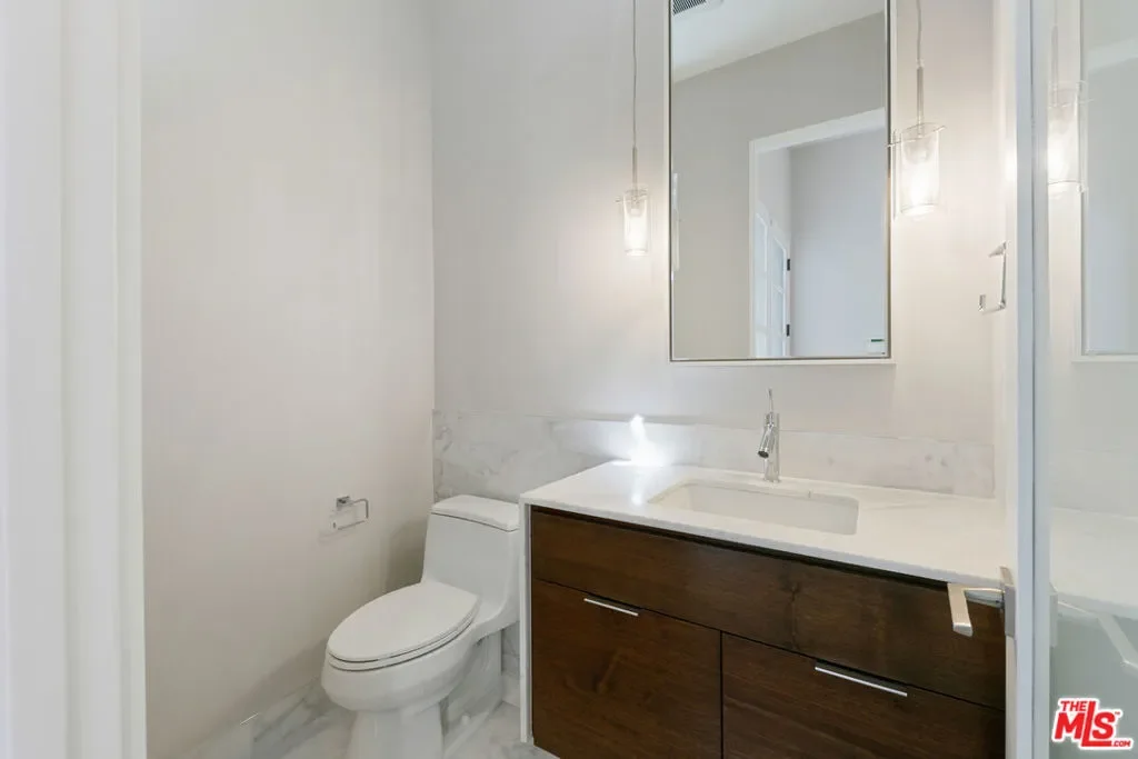 22065 Pacific Coast Highway 7, Malibu, California, United States. - Photo 14