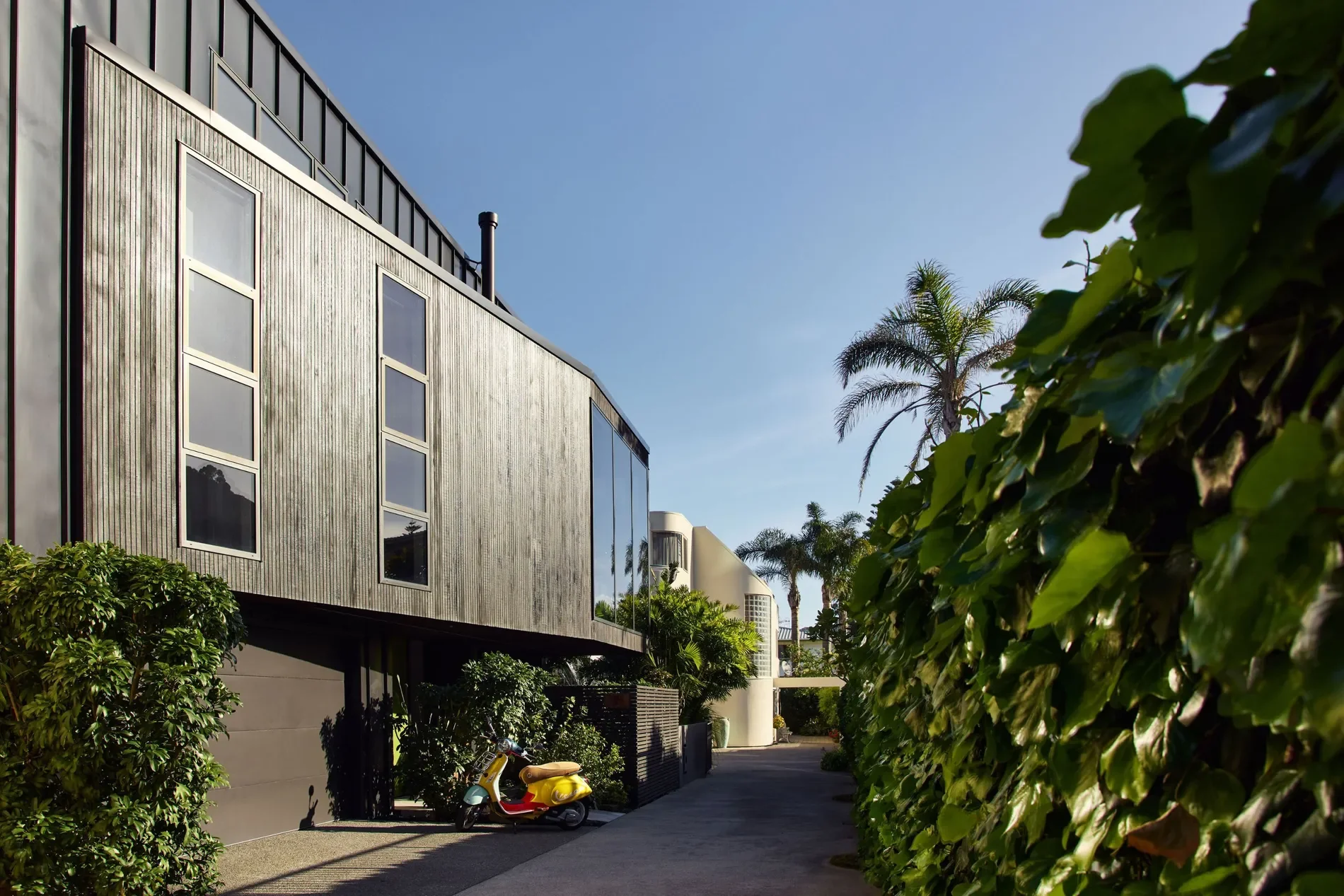 Exterior photo 5