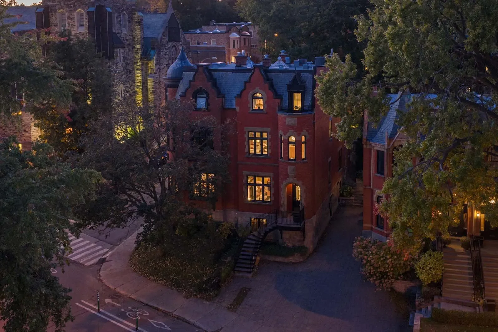 Exterior photo 11