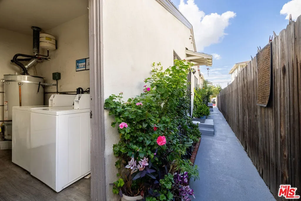 1974 Henderson Avenue, Signal Hill, California, United States. - Photo 8