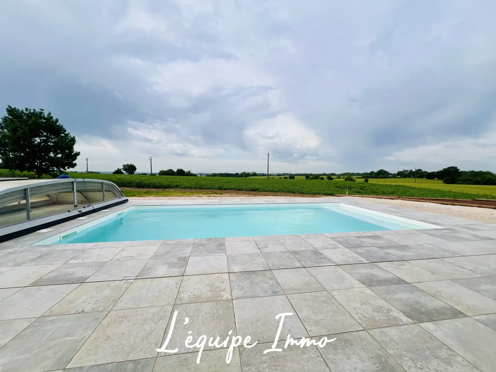 Exterior photo 7