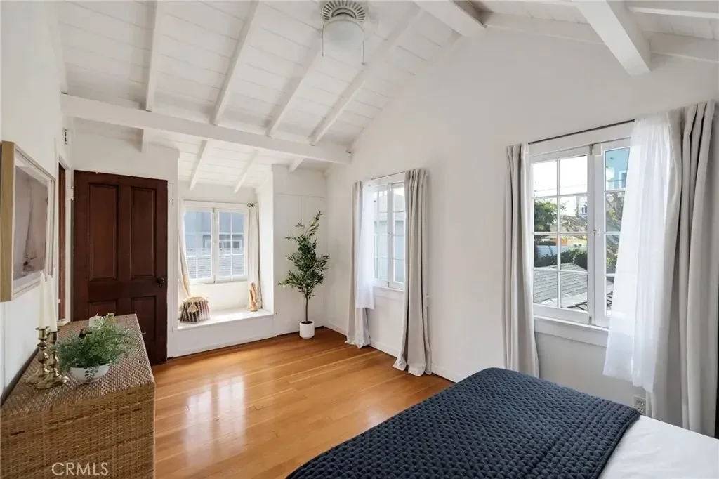 525 Manhattan Beach Boulevard, Manhattan Beach, California, United States. - Photo 17