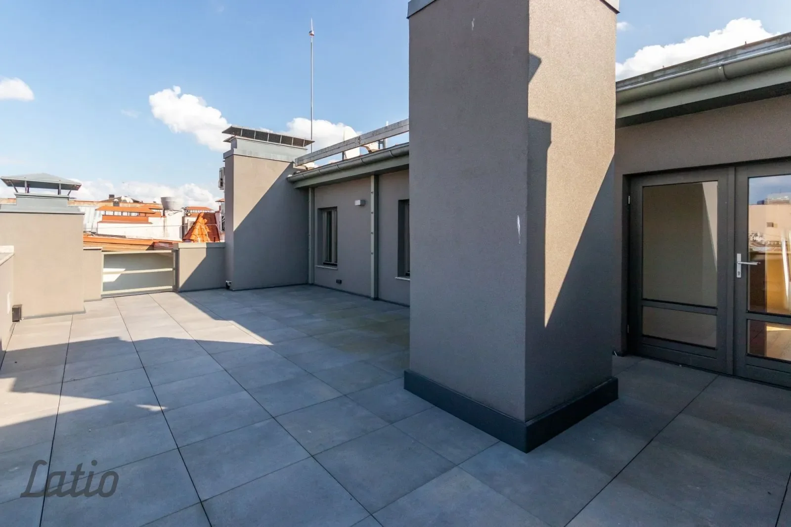 Exterior photo 4