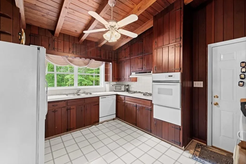 881 Rockbridge Road SW, Stone Mountain, Georgia, United States. - Photo 2