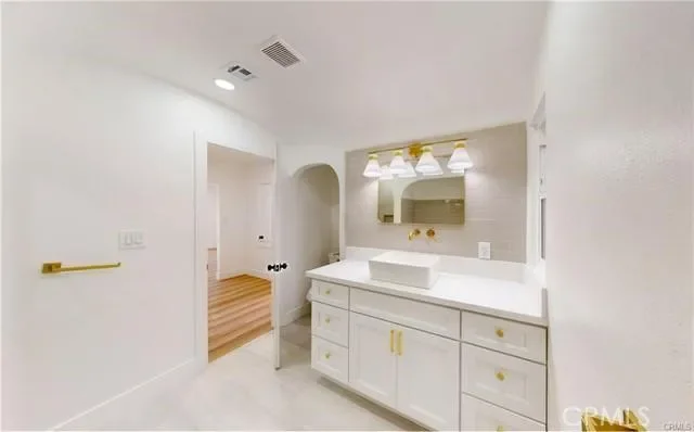 4380 W 28th Street, Los Angeles, CA 90018, Los Angeles, California, United States. - Photo 14