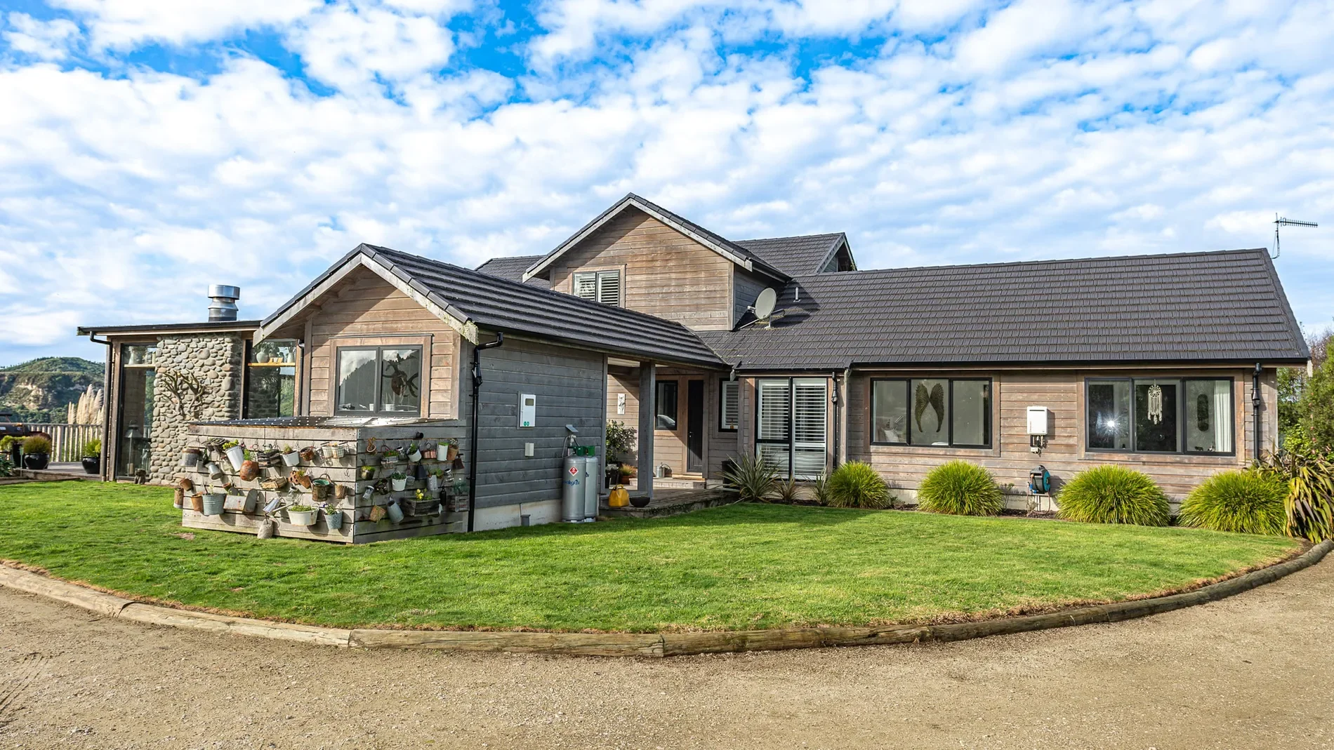 Exterior photo 3