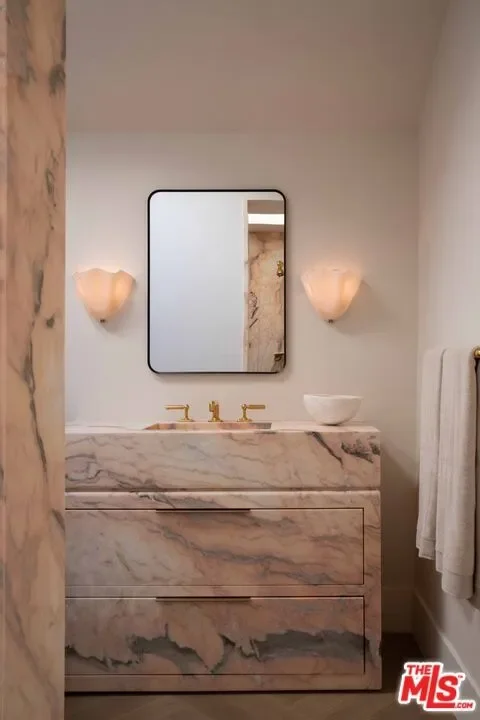1364 Londonderry Pl, Los Angeles, California, United States. - Photo 3