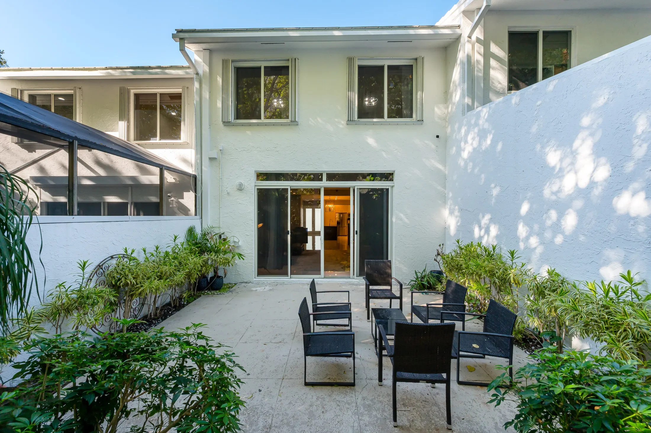 Exterior photo 2