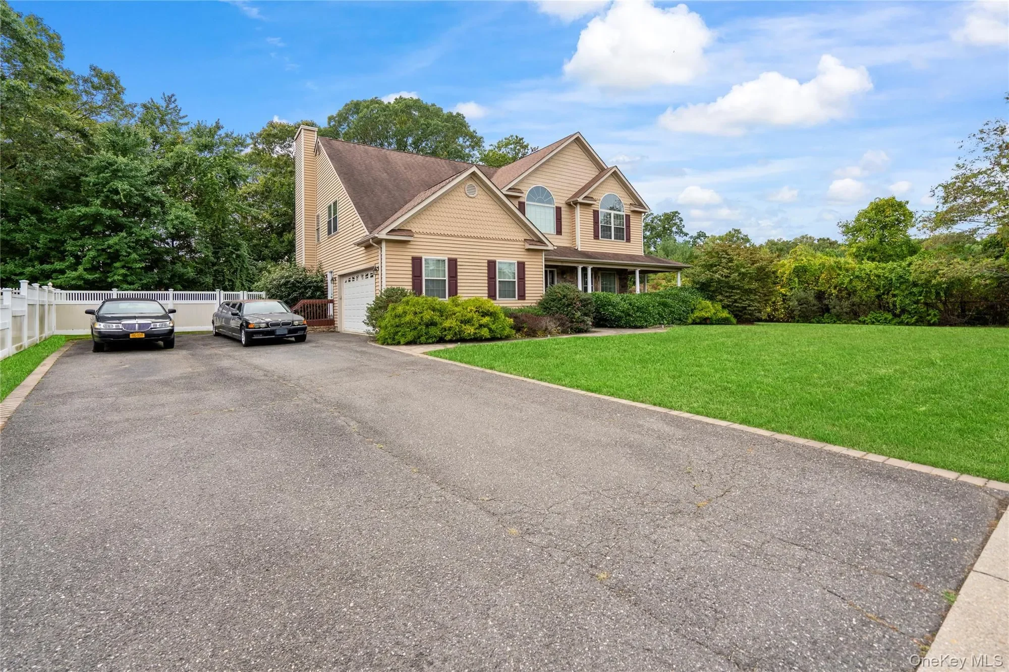 22 Southview Circle, Lake Grove, New York, United States. - Photo 4
