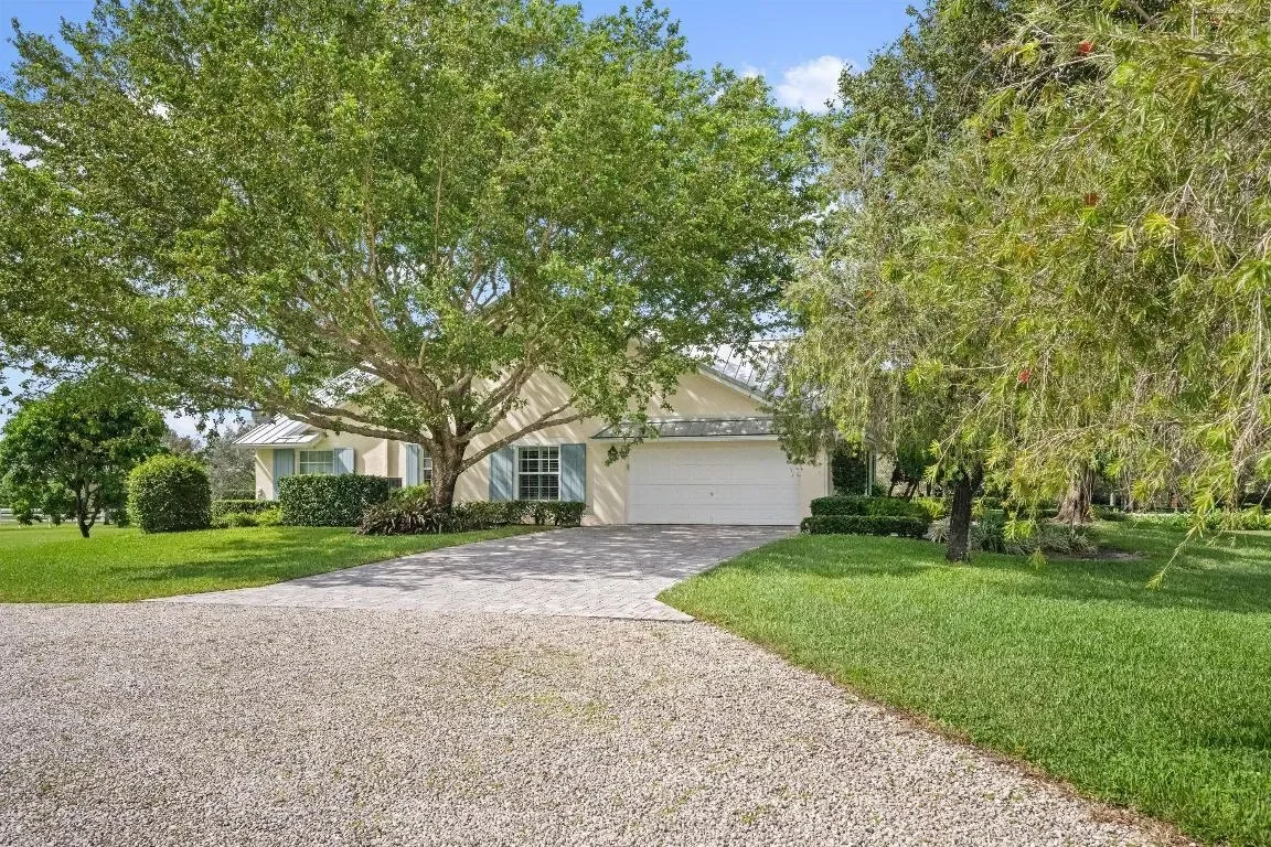 Exterior photo 3