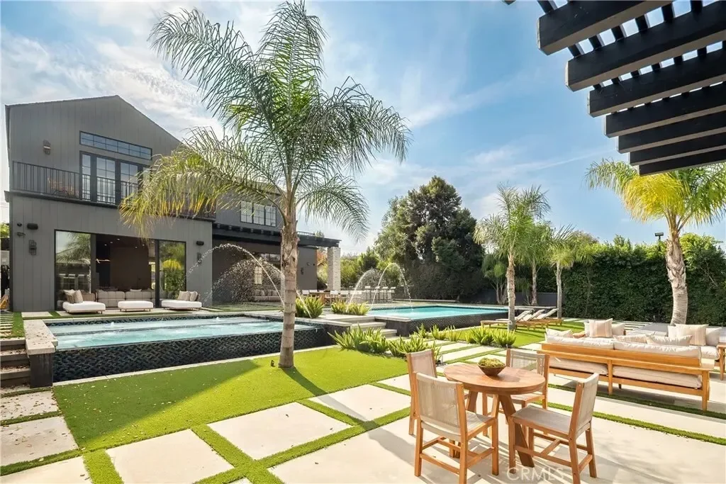 20511 Wells Drive, Los Angeles, California, United States. - Photo 44