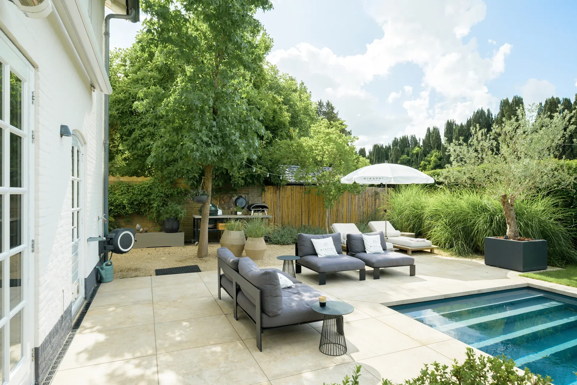 Exterior photo 9