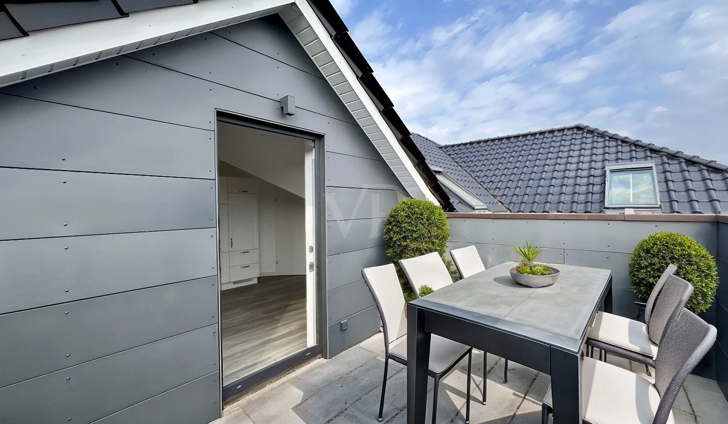 Exterior photo 7