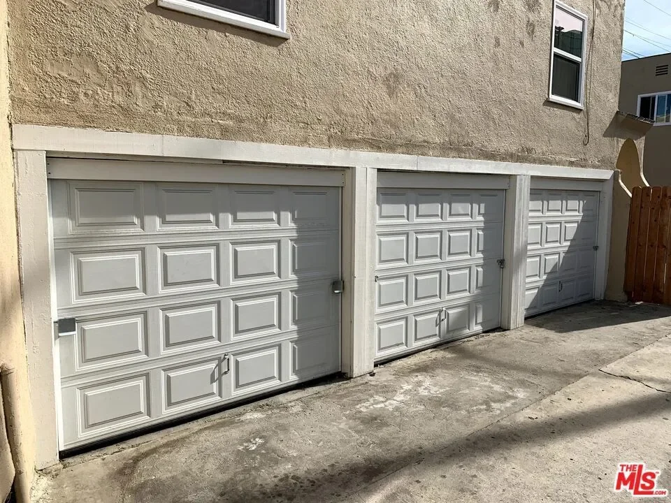 435 W 11th Street, Signal Hill, California, United States. - Photo 9