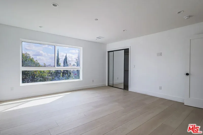 11810 Gilmore Street, Los Angeles, California, United States. - Photo 36