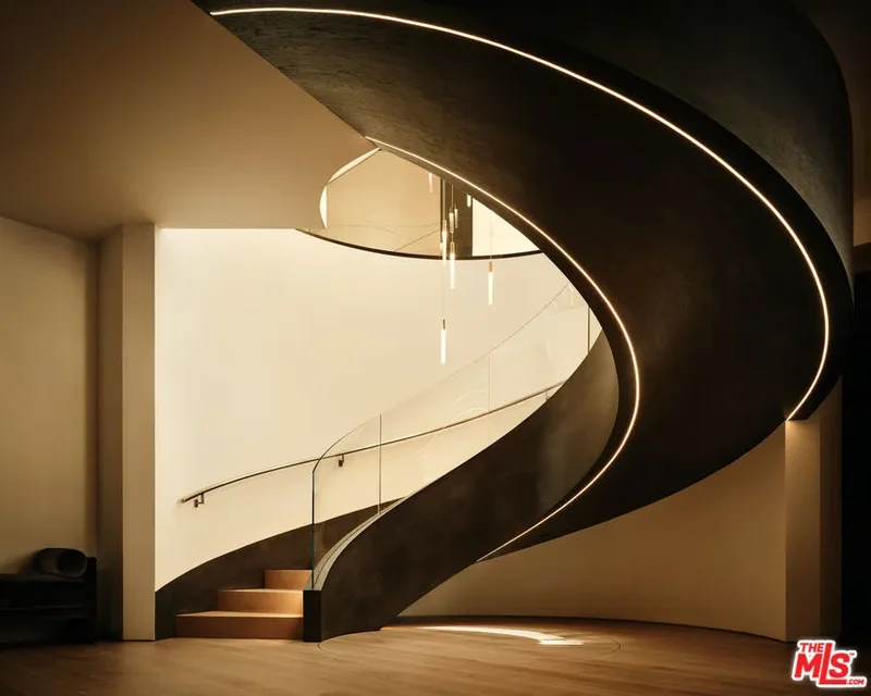 9259 Robin Drive, Los Angeles, California, United States. - Photo 16