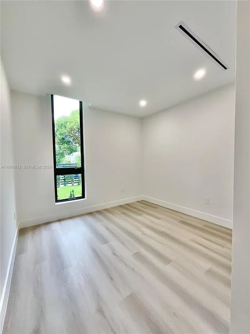 536 NW 48th St, Miami, Florida, United States. - Photo 34