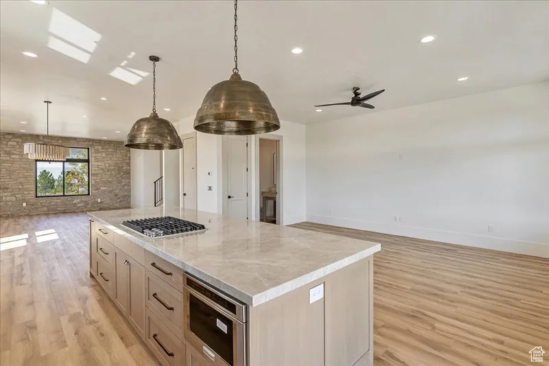 1602 E CENTER POINTE DR 1, Lehi, Utah, United States. - Photo 2