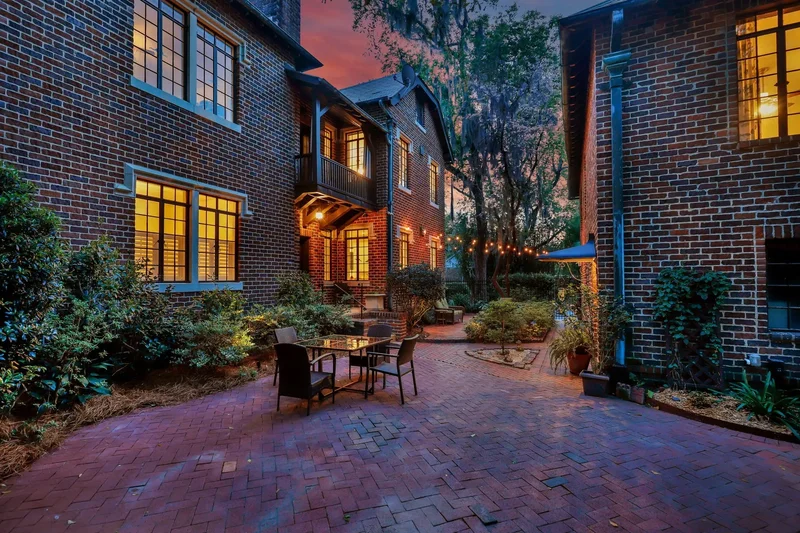 302 E 46th Street, Savannah, Georgia, United States. - Photo 12