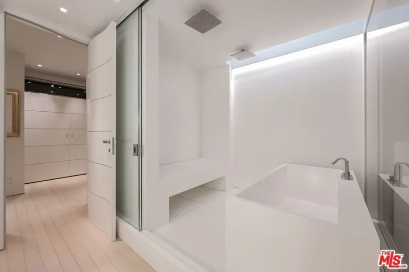 1267 Palisades Beach Road, Santa Monica, California, United States. - Photo 15