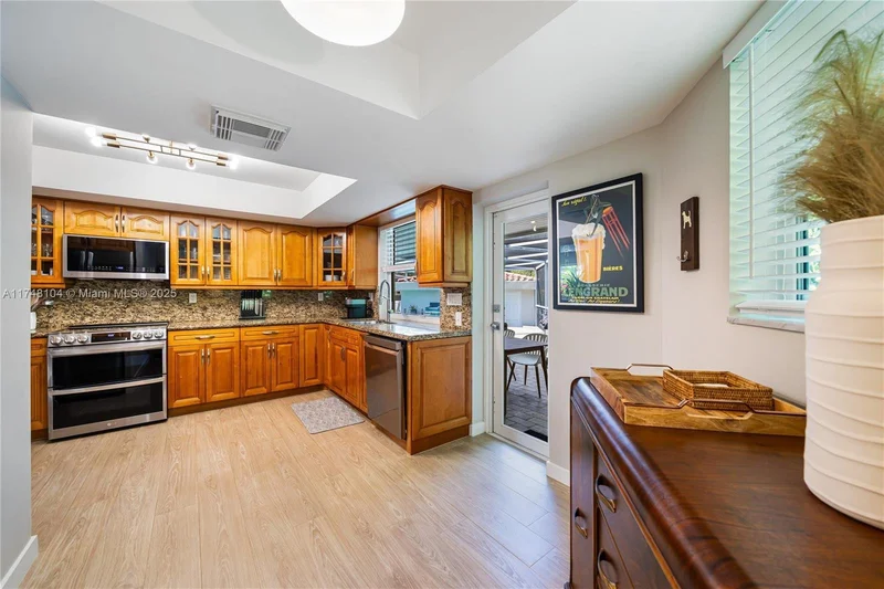 9280 NE 12th Ave, Miami, Florida, United States. - Photo 25