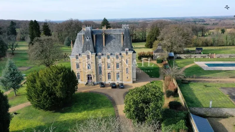 Beautiful 19th C. chateau and 46 acres near Le Mans (Sarthe department)
