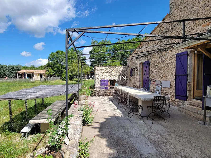 For sale - Exceptional property - Parc Naturel du Luberon - 20 hectares