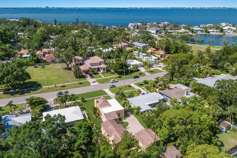 455 Acacia Drive, Sarasota, FL 34234, Sarasota, Florida, United States. - Photo 28