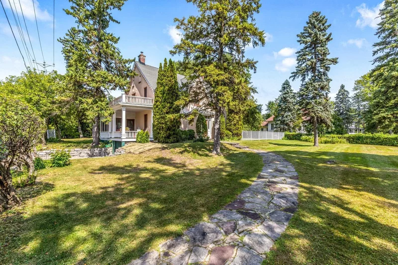 222 Ch. du Bord-du-Lac-Lakeshore, Pointe-Claire, Quebec, Canada. - Photo 19