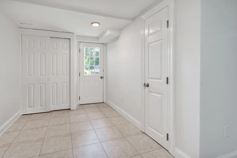 35 Suffolk Rd, Hampton Bays, New York, United States. - Photo 28
