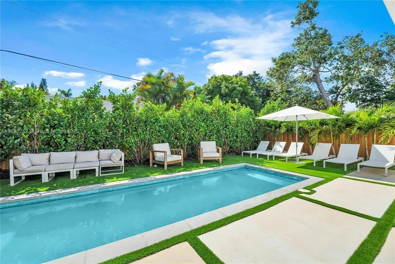 520 NW 41st St, Miami, Florida, United States. - Photo 33