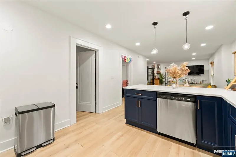 11 W Gouverneur Avenue, Rutherford, NJ 07070, Rutherford, New Jersey, United States. - Photo 28